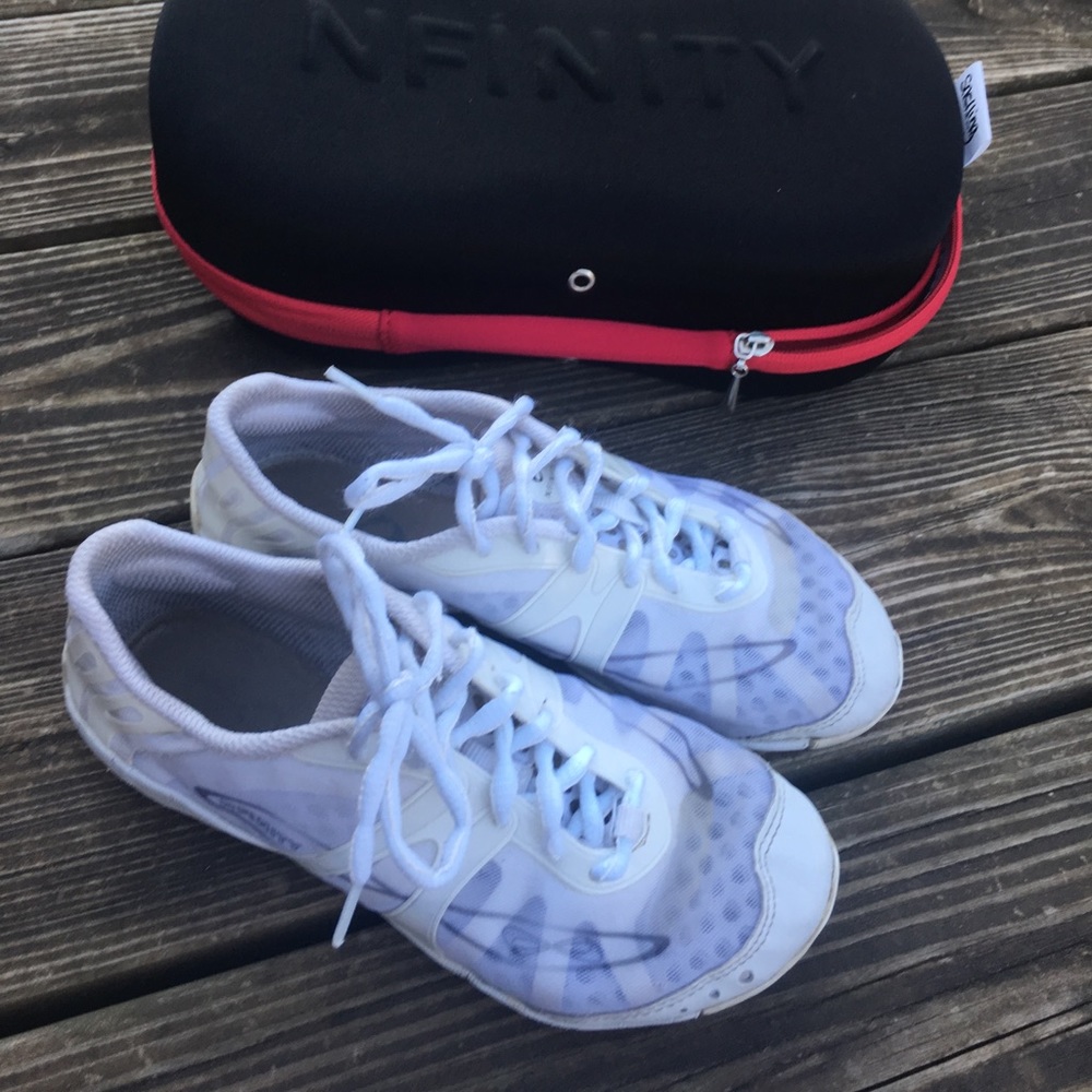 Cheer shoes